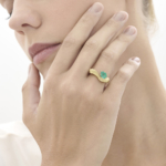 טבעת זהב צהוב ואמרלד METEOROS