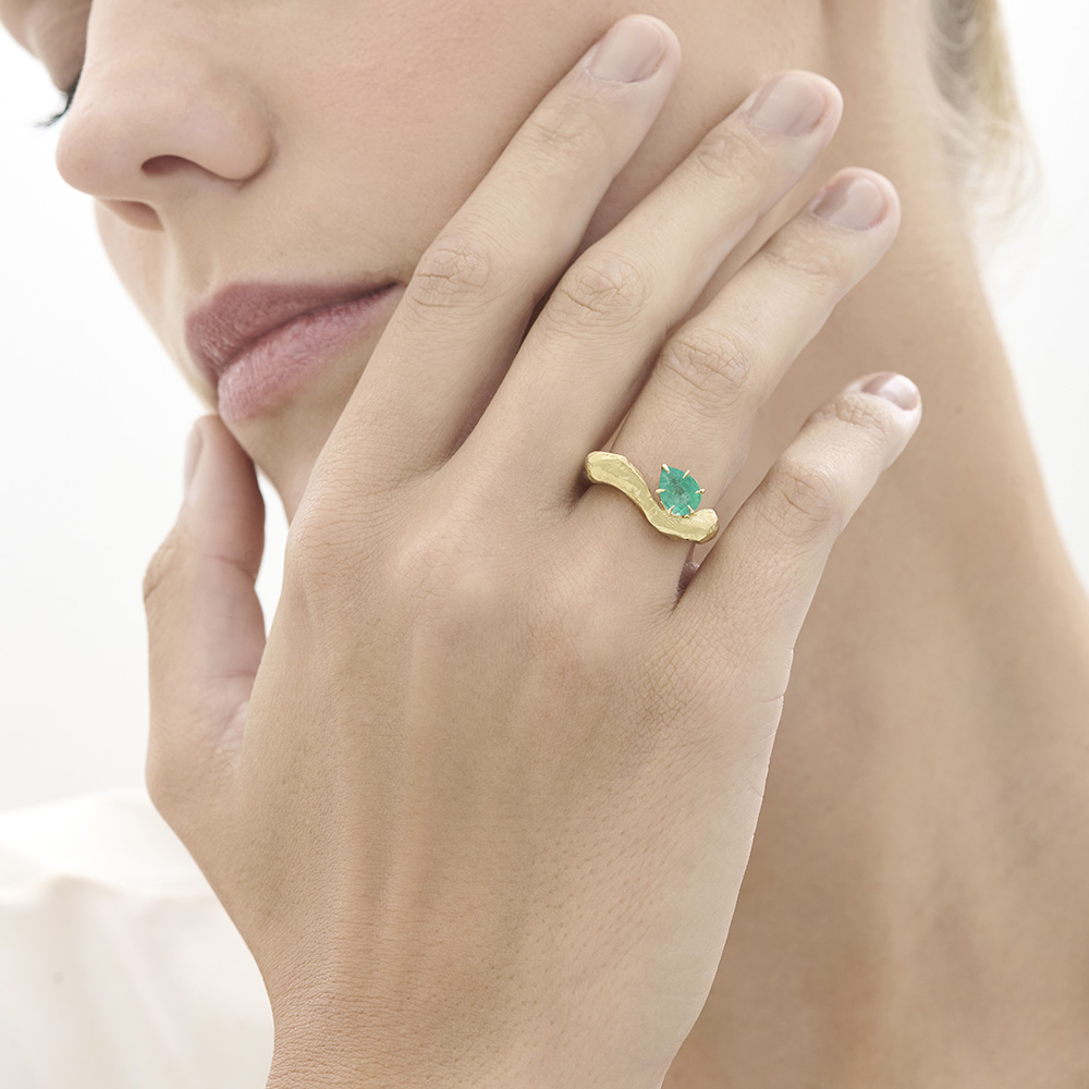 טבעת זהב צהוב ואמרלד METEOROS