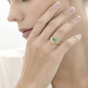 טבעת זהב צהוב ואמרלד METEOROS
